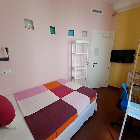 Hostal Arco Iris Madrid Exterior photo