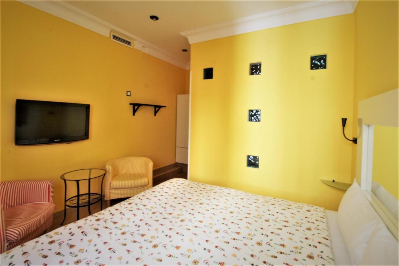 Hostal Arco Iris Madrid Exterior photo